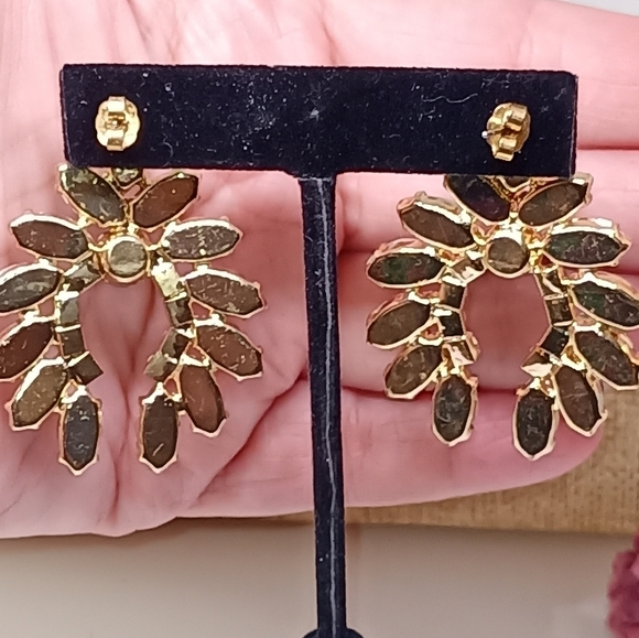 Amari crown gemstone earrings - Picture 5 of 6